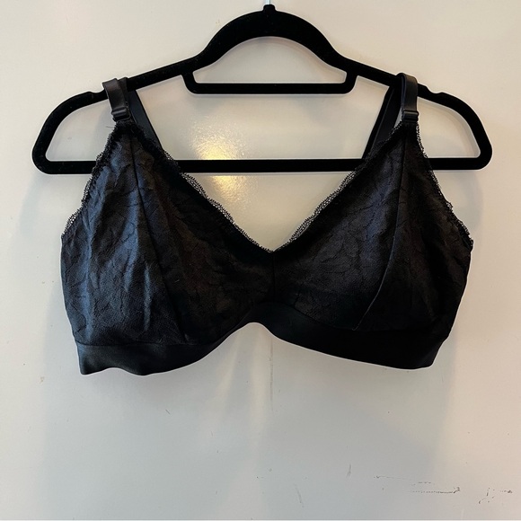 Woman’s PINK Victoria secret black lace bralette - Picture 1 of 5
